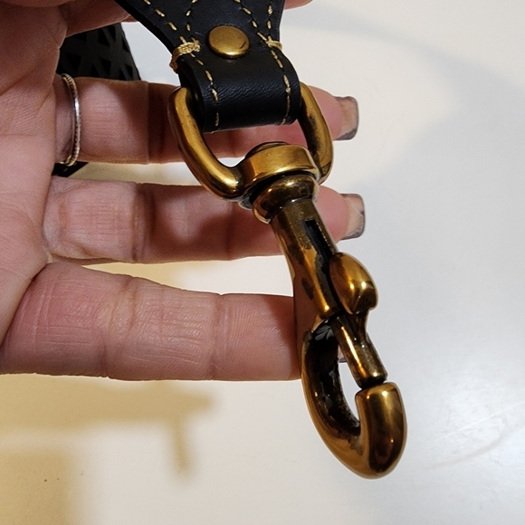 Black Removable Strap Bag - Picture 3 of 11